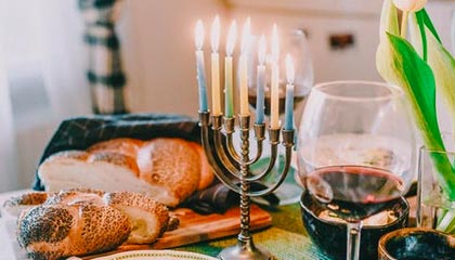 微密圈深度揭秘:真相风波背后,大V在酒吧后巷的角色疯狂令人意外